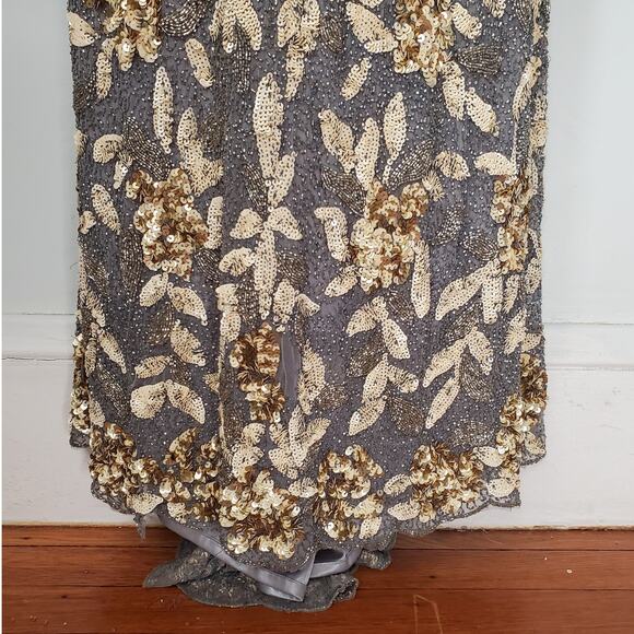 Mac Duggal Evening Gown 4574D Sequin Bead Embellished Cape Gown Platinum Size 8 - Picture 8 of 10